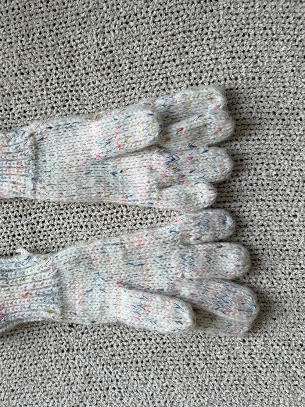 GAP Speckled Cream Knit Gloves